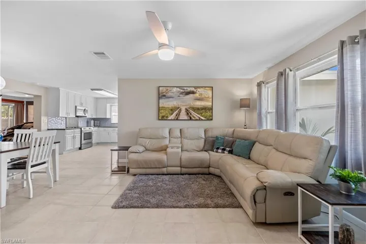 811 Entrada DR N, FORT MYERS FL 33919