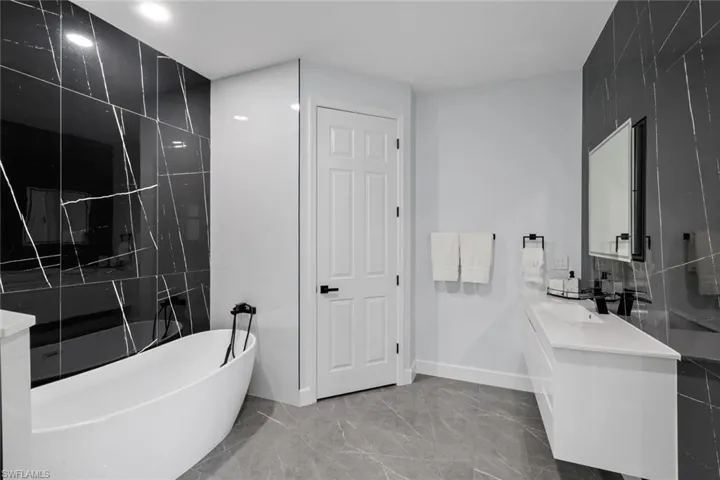 2419 Country Club Blvd, Cape Coral, Florida 33990