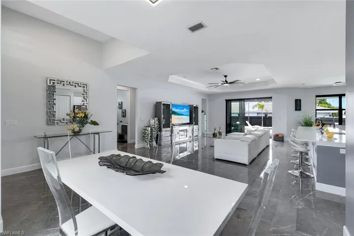2419 Country Club Blvd, Cape Coral, Florida 33990
