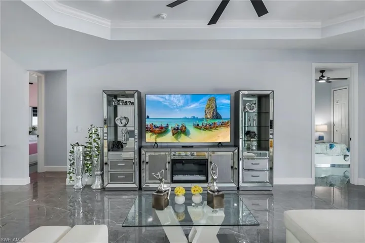 2419 Country Club Blvd, Cape Coral, Florida 33990