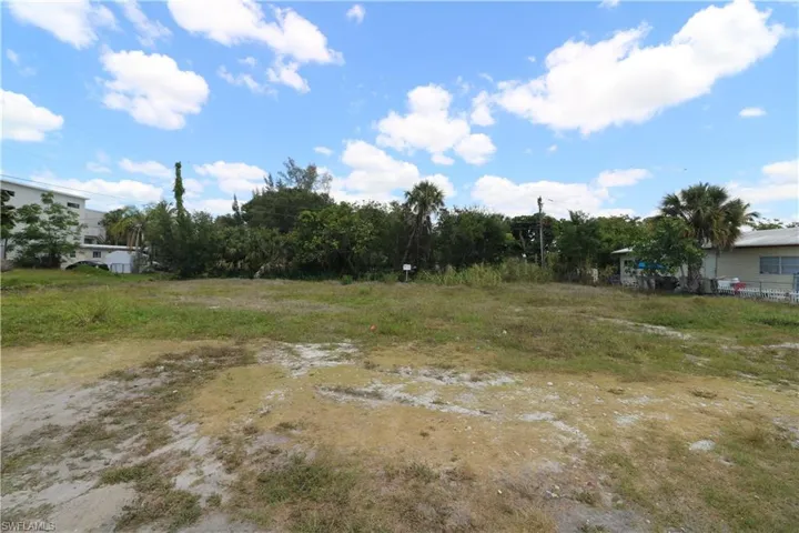 Lunar St, Naples, Florida 34112