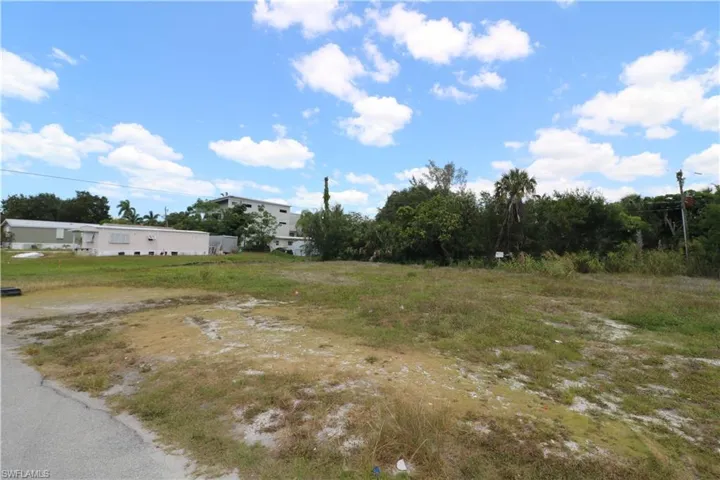 Lunar St, Naples, Florida 34112
