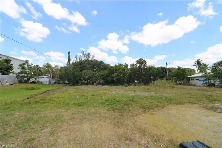Lunar St, Naples, Florida 34112