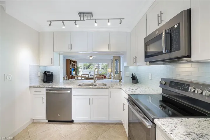 1250 Yesica Ann Cir E106, Naples, Florida 34110