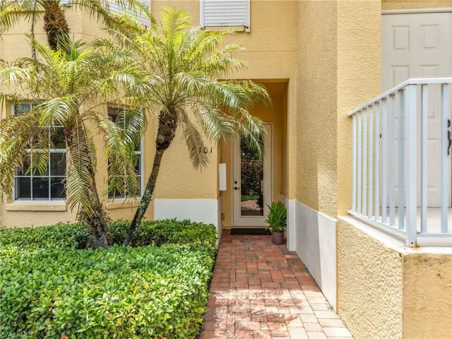 Doorway to property featuring stucco siding