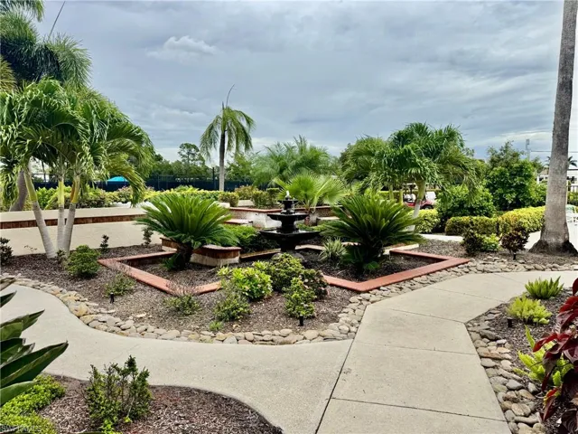 1724 Pine Valley Dr 308, Fort Myers, Florida 33907
