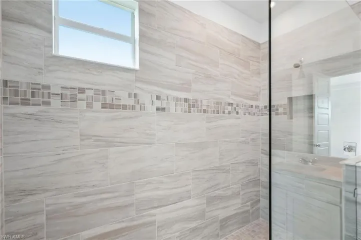 Bathroom featuring tiled shower