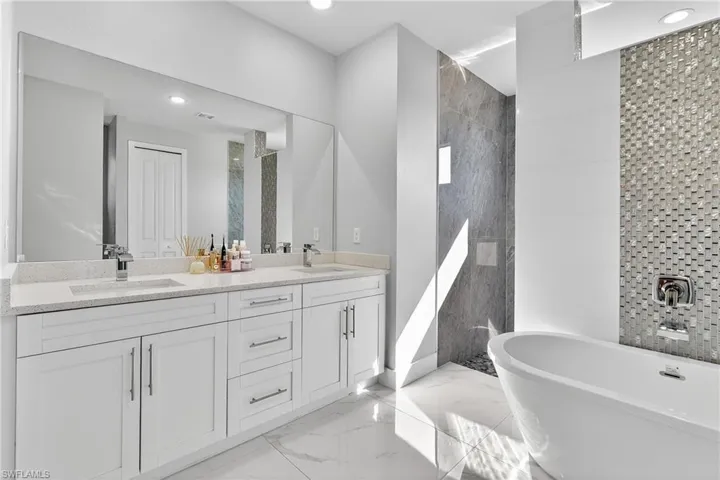 118 NW 2nd  AVE, Cape Coral, FL 33993
