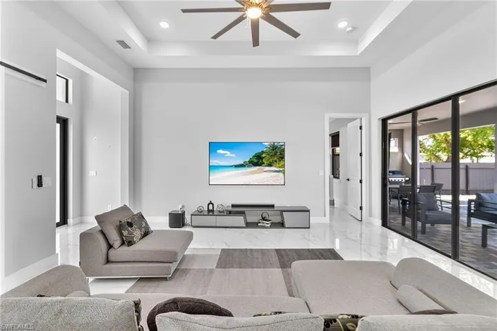 118 NW 2nd  AVE, Cape Coral, FL 33993