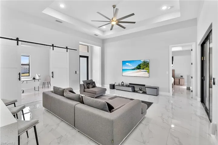 118 NW 2nd  AVE, Cape Coral, FL 33993