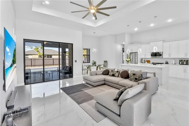 118 NW 2nd  AVE, Cape Coral, FL 33993