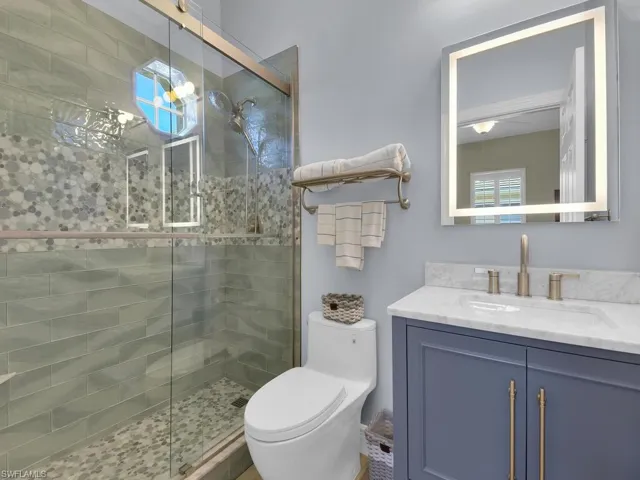 2nd guest bathroom is an en suite