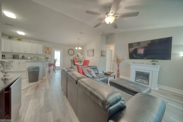 520 Wilmington Pkwy, Cape Coral, Florida 33993