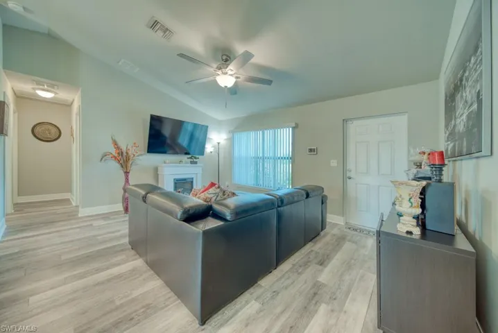 520 Wilmington Pkwy, Cape Coral, Florida 33993