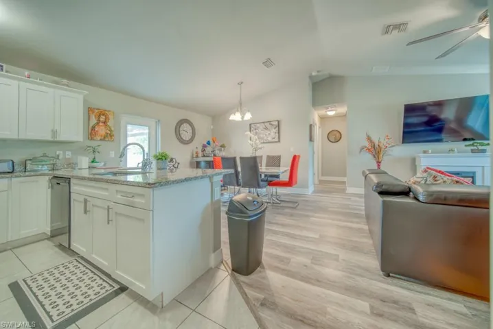 520 Wilmington Pkwy, Cape Coral, Florida 33993