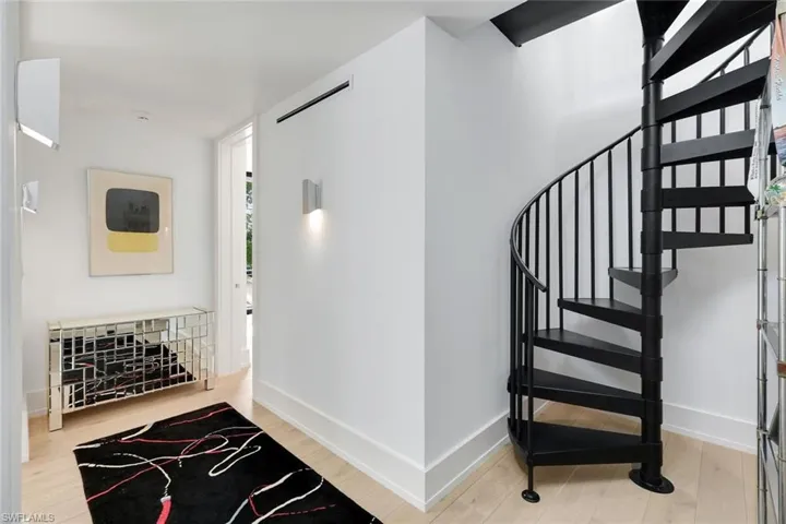 335  Banyan  BLVD, Naples, FL 34102