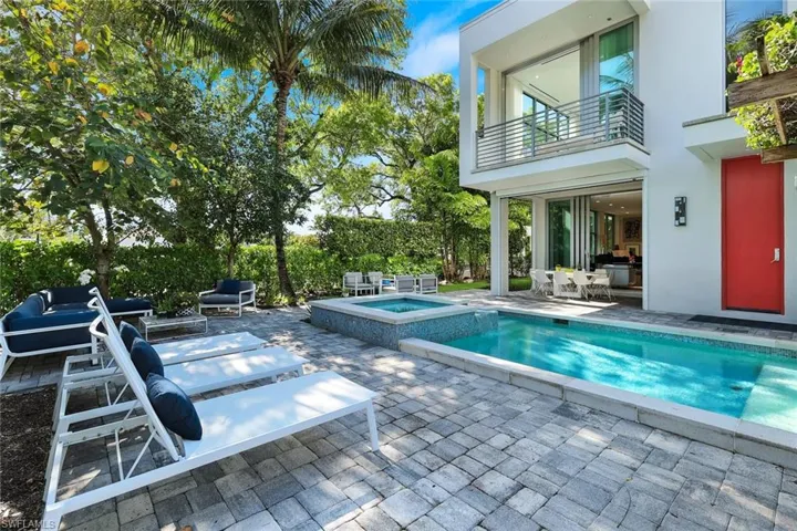 335  Banyan  BLVD, Naples, FL 34102