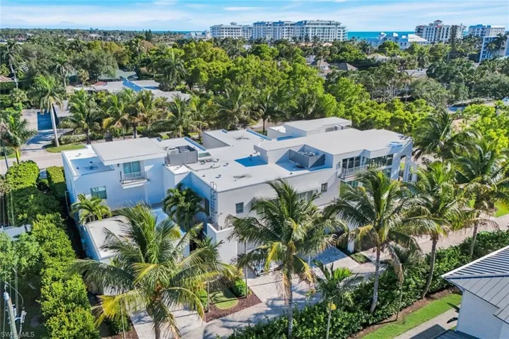 335  Banyan  BLVD, Naples, FL 34102