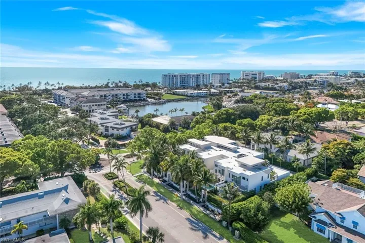 335  Banyan  BLVD, Naples, FL 34102