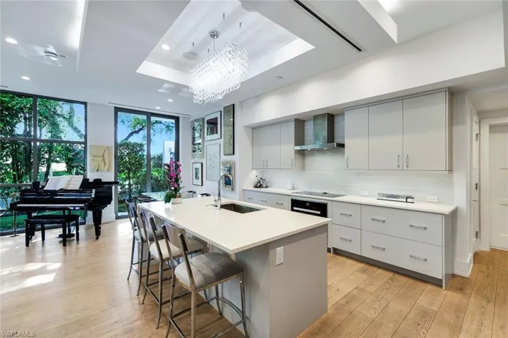 335  Banyan  BLVD, Naples, FL 34102
