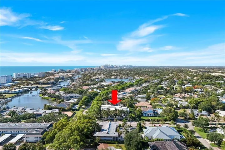 335  Banyan  BLVD, Naples, FL 34102