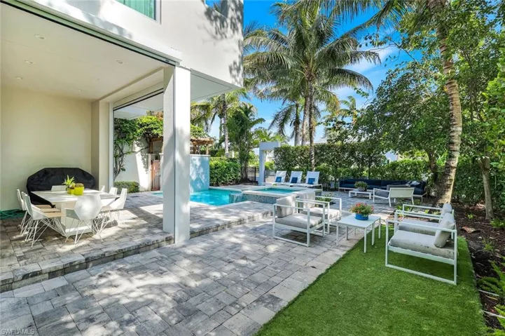 335  Banyan  BLVD, Naples, FL 34102