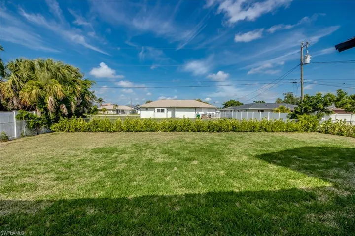 412 Ne 17th Pl, Cape Coral, Florida 33909