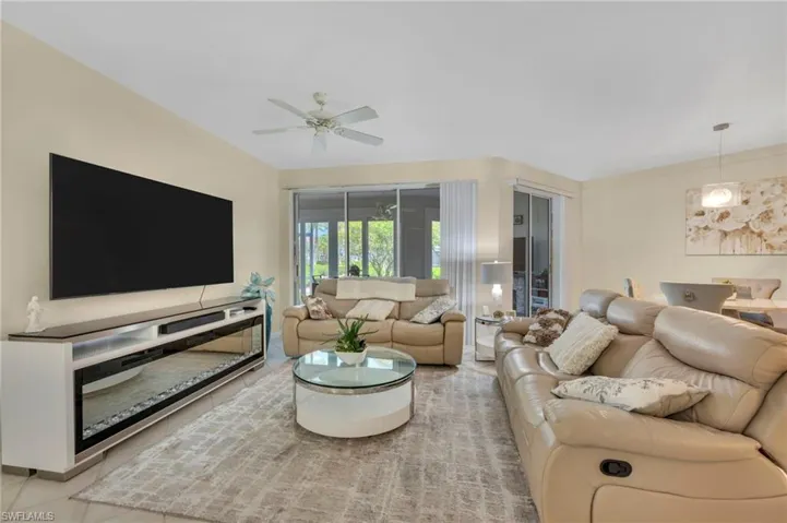 200 L Ambiance Cir 2, Naples, Florida 34108