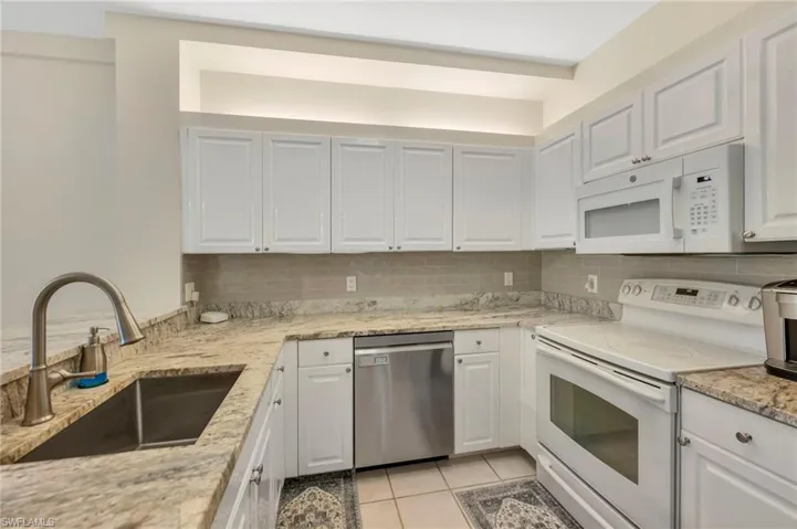 200 L Ambiance Cir 2, Naples, Florida 34108