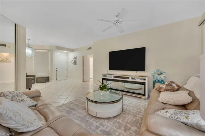 200 L Ambiance Cir 2, Naples, Florida 34108