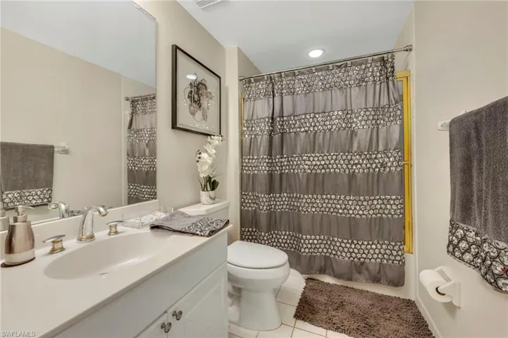 200 L Ambiance Cir 2, Naples, Florida 34108
