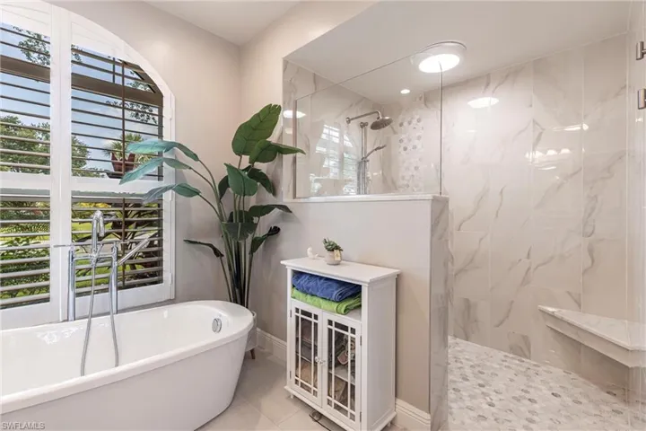 4372 Bittern Ct, Naples, Florida 34119