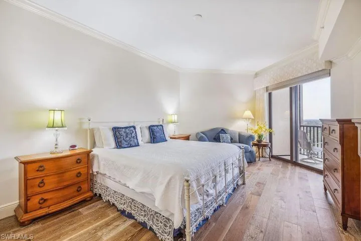 Bright Master Bedroom with Sliding Doors to Lanai