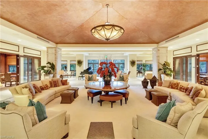 Riva's Grand Salon in Lobby and Social Area