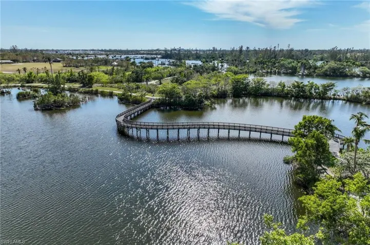 Access to Lakes Park