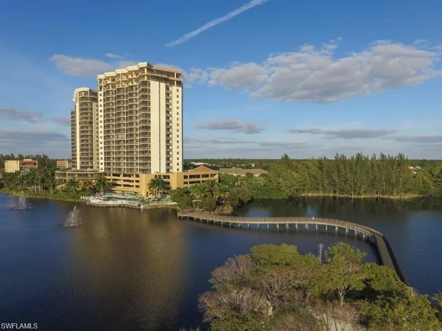 Riva's Private Walkway To Lakes Park