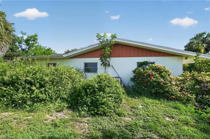305 Thompson Ave, Lehigh Acres, Florida 33936