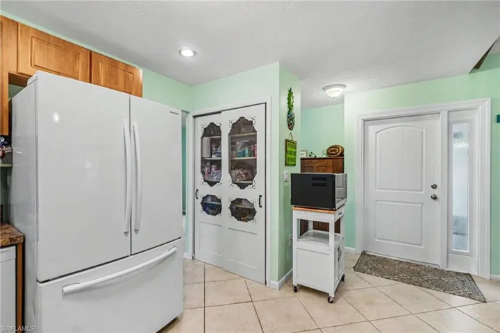 2215 SE 8th  ST, Cape Coral, FL 33990