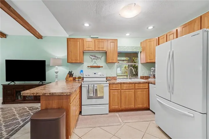 2215 SE 8th  ST, Cape Coral, FL 33990