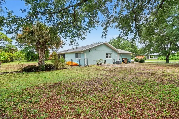 2215 SE 8th  ST, Cape Coral, FL 33990