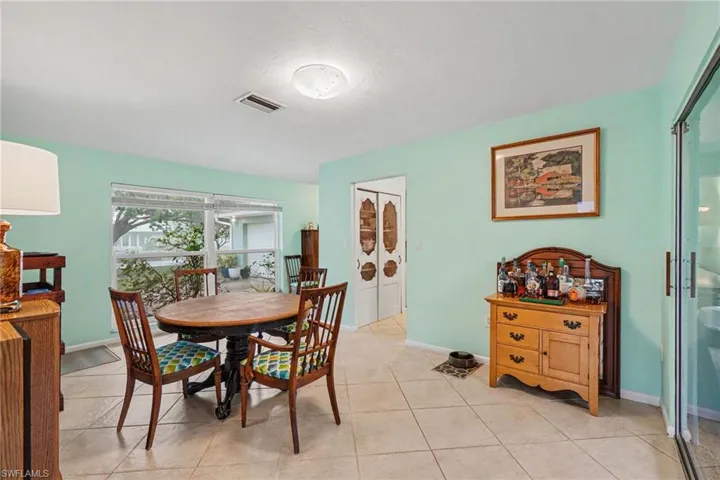 2215 SE 8th  ST, Cape Coral, FL 33990