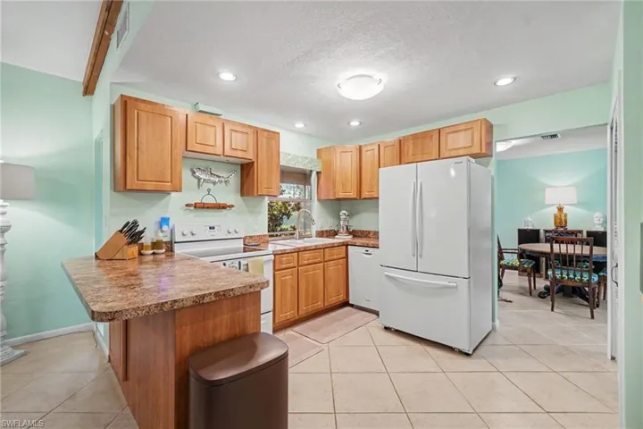 2215 SE 8th  ST, Cape Coral, FL 33990