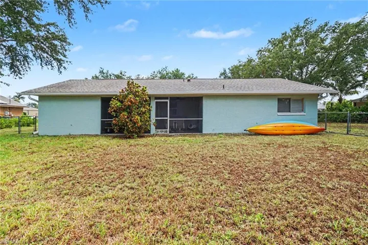 2215 SE 8th  ST, Cape Coral, FL 33990