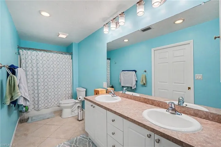 2215 SE 8th  ST, Cape Coral, FL 33990