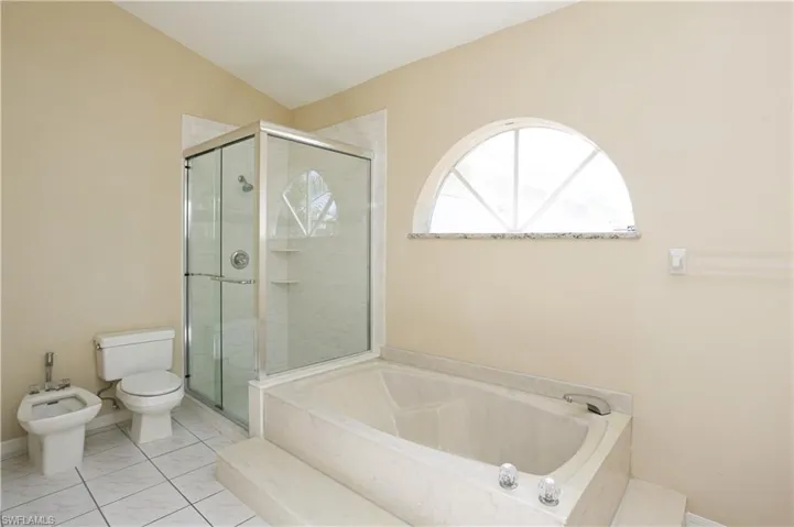 1040  Moon Lake  DR, Naples, FL 34104