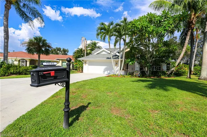 1040  Moon Lake  DR, Naples, FL 34104