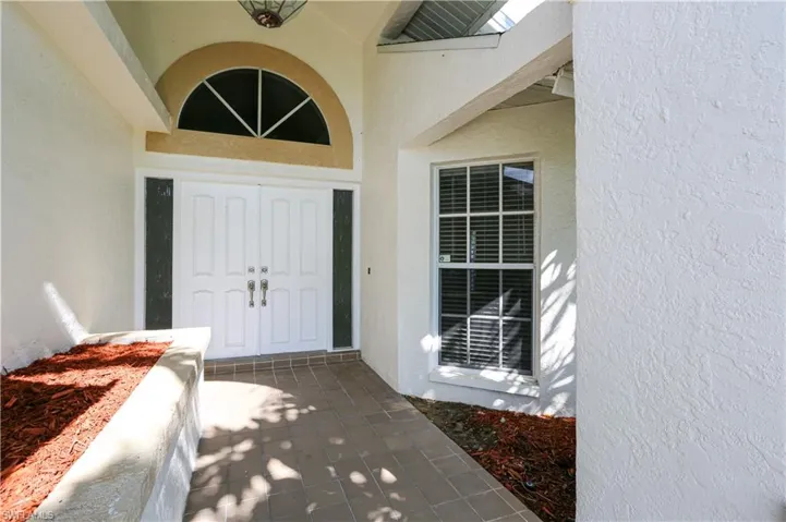 1040  Moon Lake  DR, Naples, FL 34104