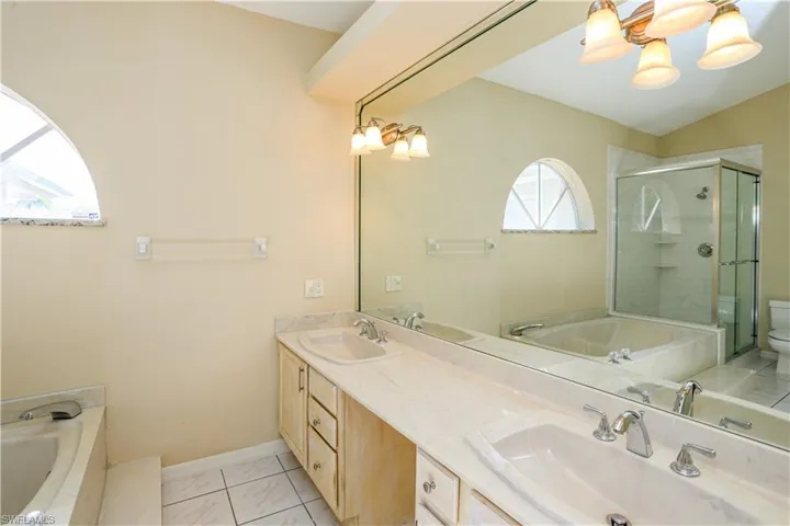 1040  Moon Lake  DR, Naples, FL 34104