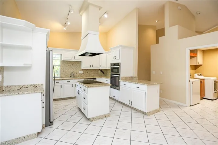 1040  Moon Lake  DR, Naples, FL 34104