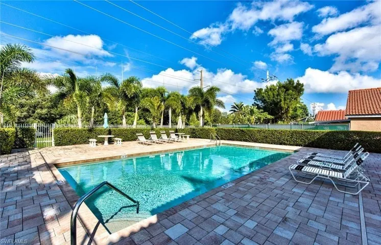 1040  Moon Lake  DR, Naples, FL 34104